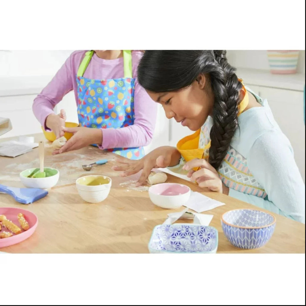Easy Bake Oven Set with Baking Accessories and 4 Refill Mixes J356