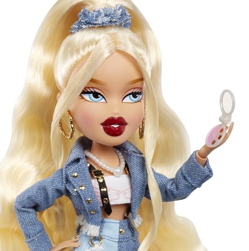 Cloe Fashion Doll with 10 Accessories and Poster W3967