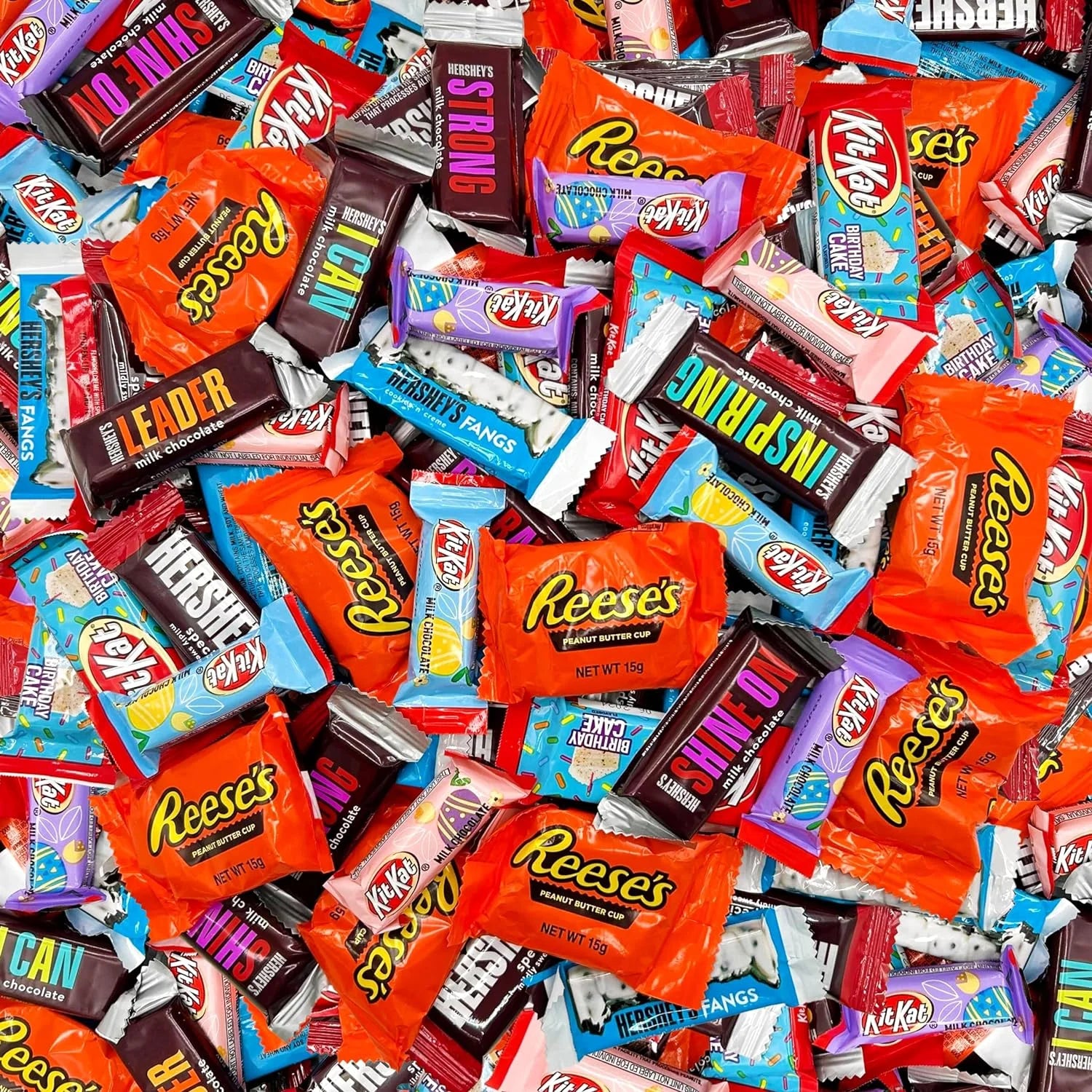 Famous Brands' Chocolate Bars Assortment - HERSHEY’S, KITKAT, REESEScups (3 Pound Bag - Approx. 90 Count)