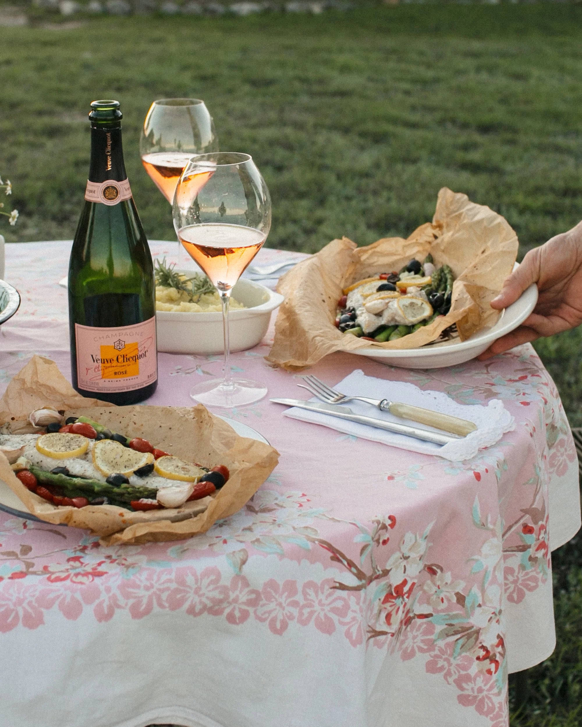 Rose Brut Sparkling Wine, 750 ml H9880