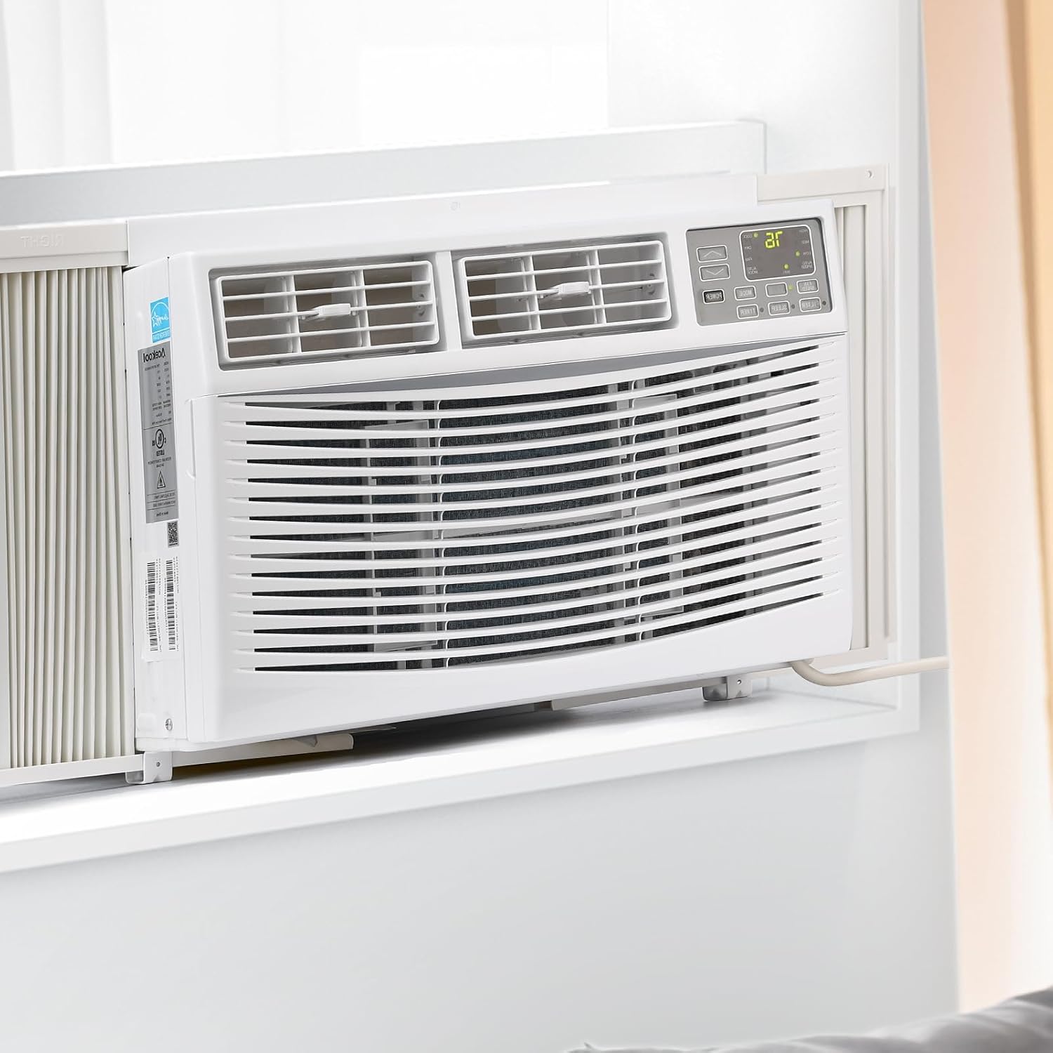 Window Air Conditioner 8000 BTU with Remote Control, Cools 350 Sq Ft C31327
