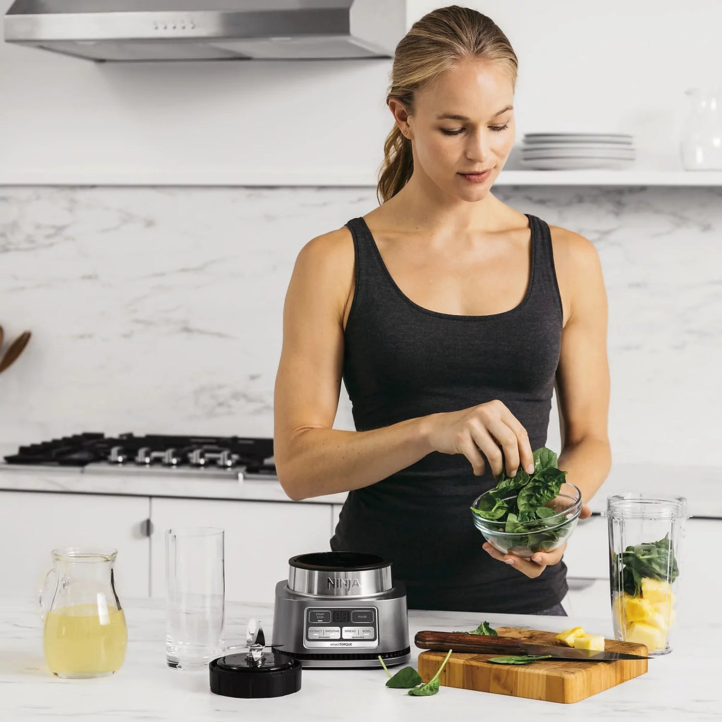 Smoothie Bowl Maker and Nutrient Extractor 72 fl oz J44063