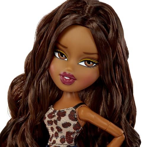 Sasha Fashion Doll with Accessories Q7326