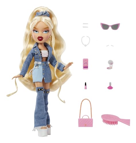 Cloe Fashion Doll with 10 Accessories and Poster W3967