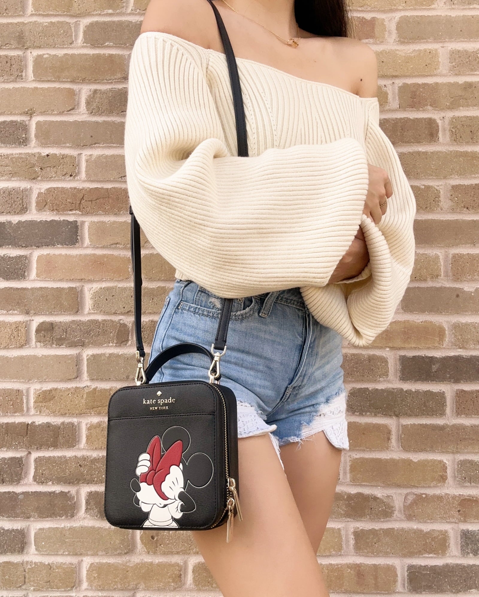Disney Minnie Mouse Daisy Vanity Saffiano PVC Crossbody Handbag B5160