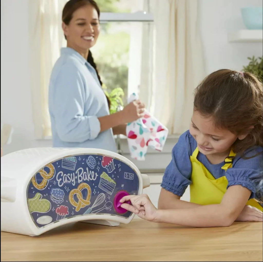 Easy Bake Oven Set with Baking Accessories and 4 Refill Mixes J356