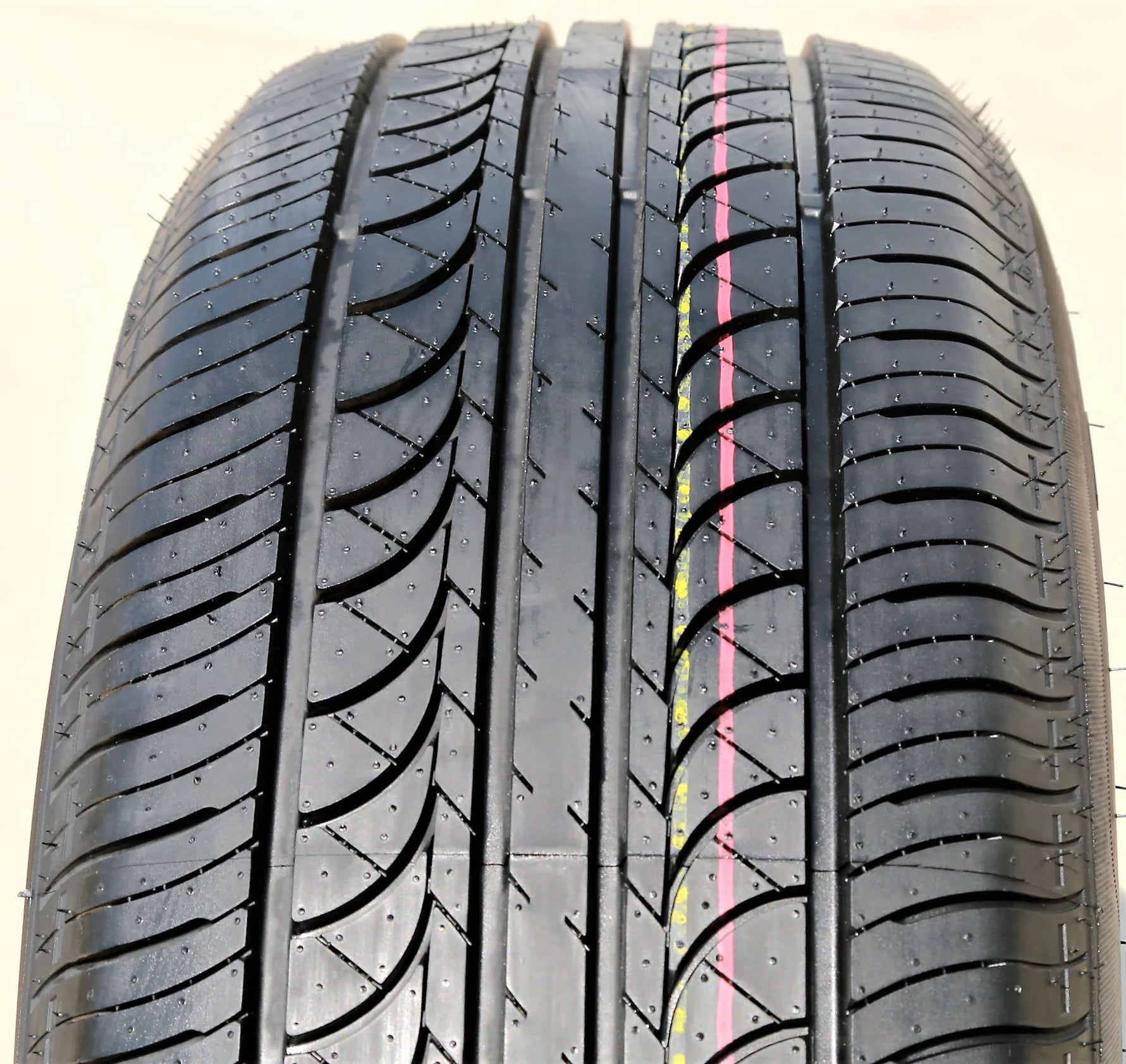 Set of 4 225/65R17 All-Season Performance Tires Y547