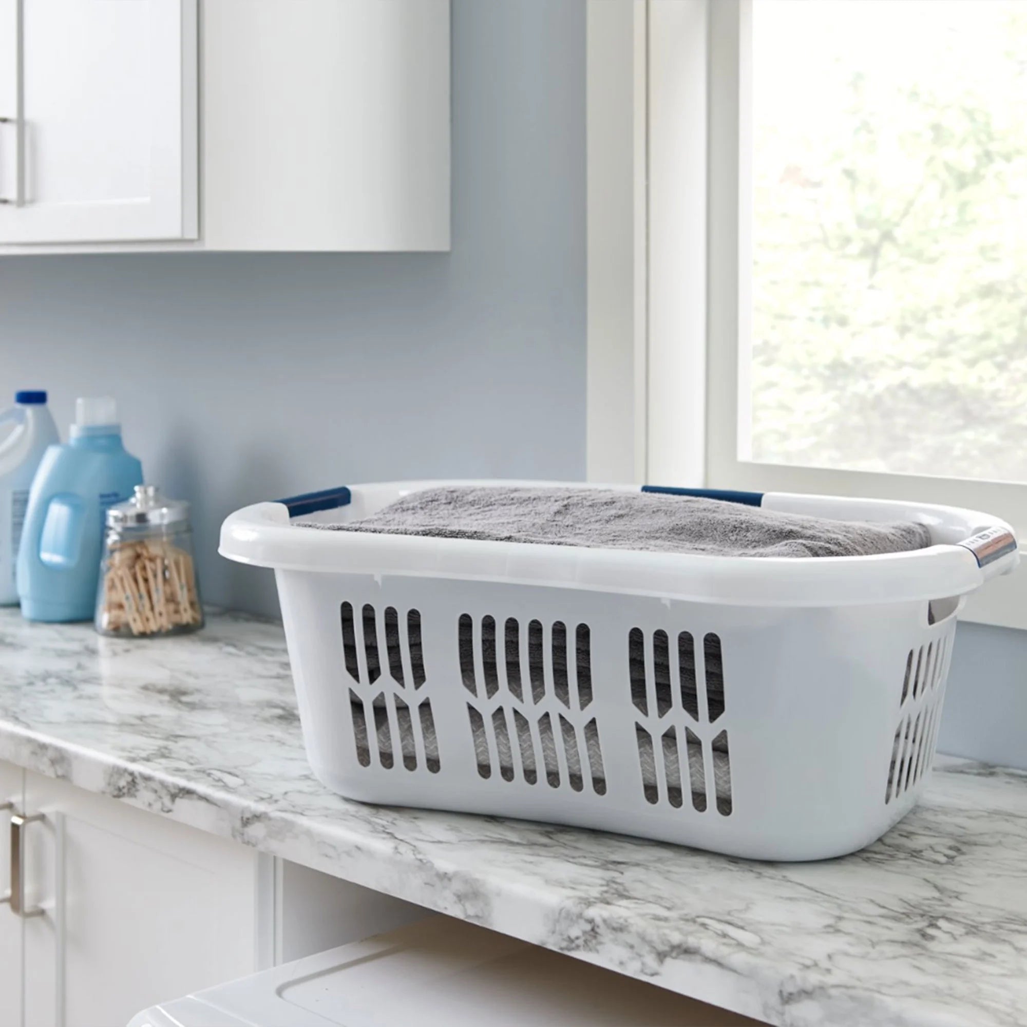 Large Portable Plastic Laundry Basket, White Q207312