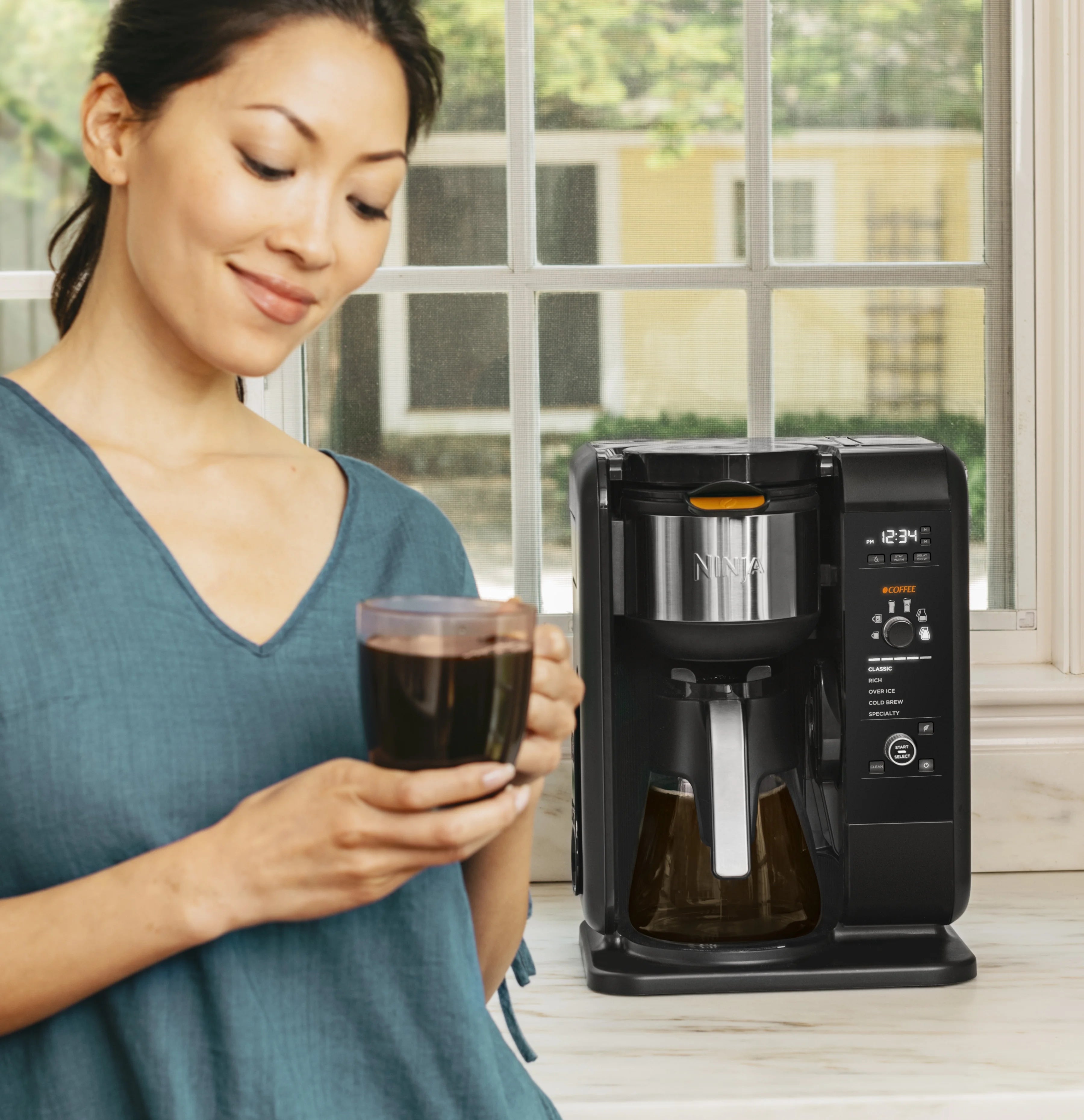 Hot & Cold Brewed Coffee Maker B576