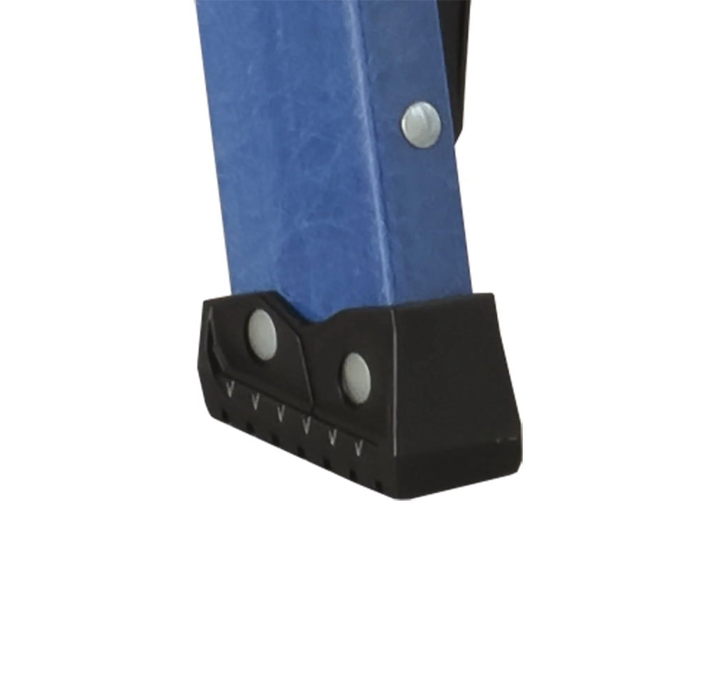 Fiberglass Step Ladder, 6-Foot, 225-lb Capacity P70677