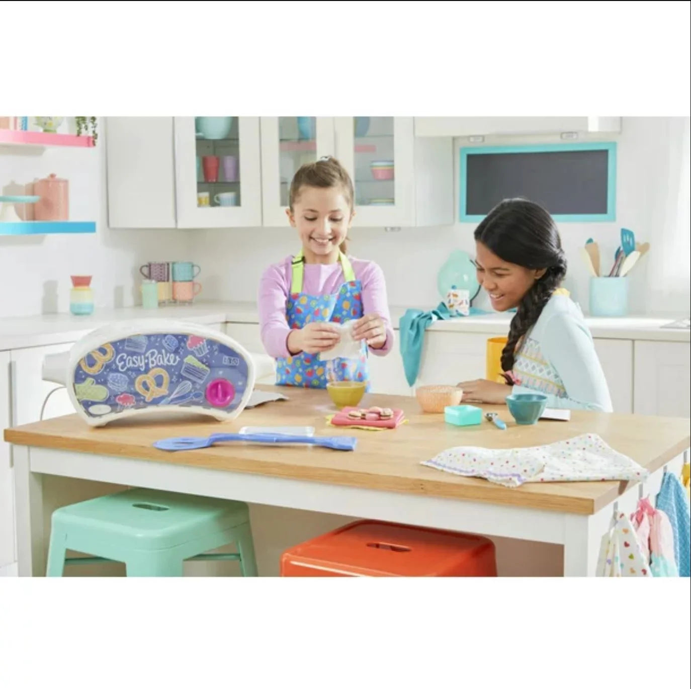 Easy Bake Oven Set with Baking Accessories and 4 Refill Mixes J356