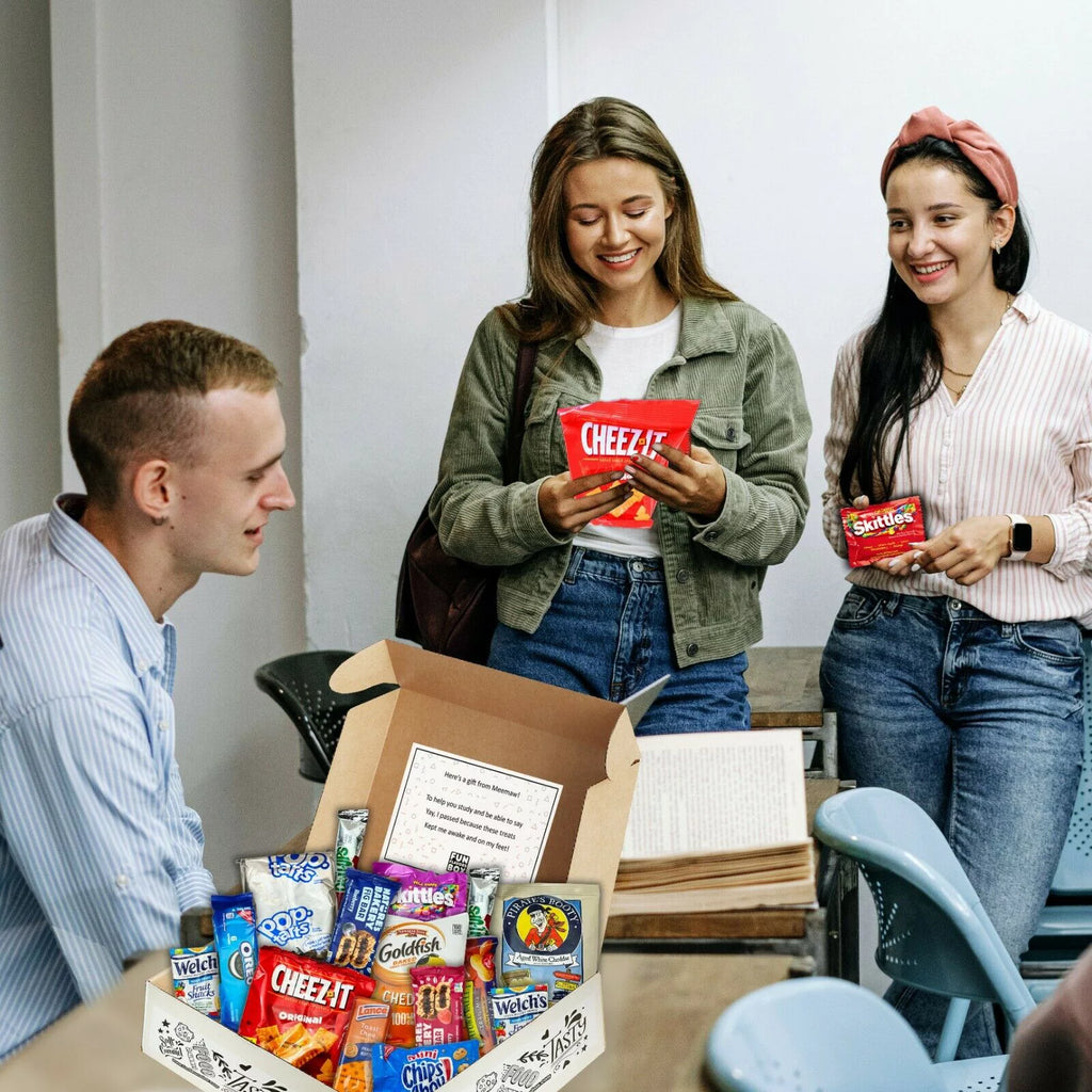 Gluten Free Snack Variety Box with Chips, Fruit Snacks, Applesauce & Popcorn I737033