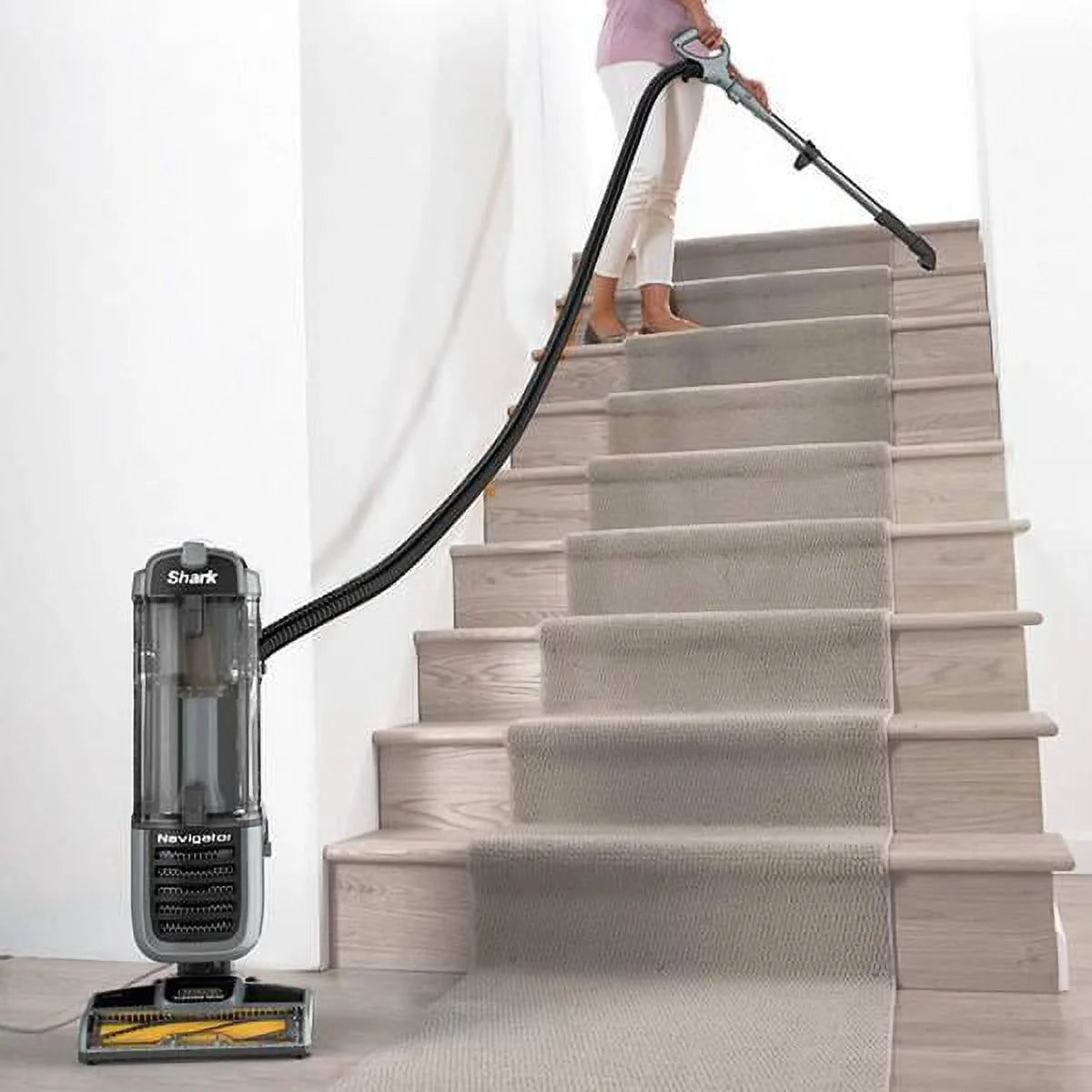 Self-Cleaning Brushroll Upright Vacuum I866